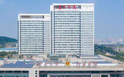 青島瘦臉醫(yī)美醫(yī)院排名榜！青島大學(xué)附屬醫(yī)院美容整形科面積大約有2000多平方米