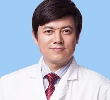 曹衛(wèi)剛吸脂豐胸怎么樣？能夠根據(jù)每位求美者的胸部狀態(tài)來提供合適的操作手法