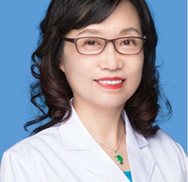 天津祛斑張峻嶺醫(yī)生怎么樣？有嚴(yán)謹(jǐn)?shù)墓ぷ黠L(fēng)格，工作中精益求精