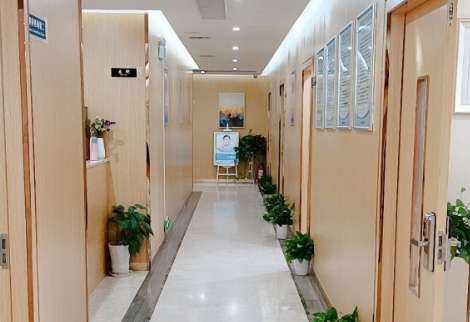 成都整形醫(yī)生段熹醫(yī)生怎么樣？擅長的項(xiàng)目比較豐富，在鼻部整形擁有強(qiáng)大的實(shí)力和多年的臨床經(jīng)驗(yàn)