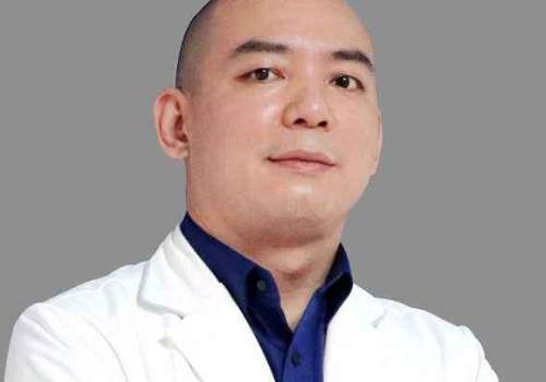 整形醫(yī)生余文林怎么樣？在面部年輕化、形體雕塑領(lǐng)域有著豐富的臨床經(jīng)驗(yàn)