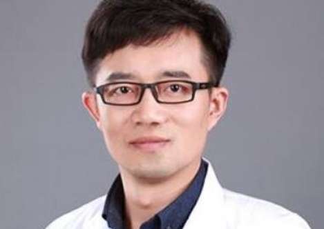 袁呂榮雙眼皮修復怎么樣？并且先后去多家醫(yī)院進行了深造