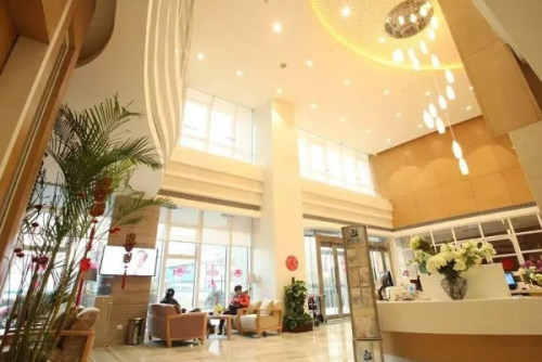 上海華東醫(yī)院自體脂肪填充額頭怎么樣?郭妤|朱晶晶|劉天一醫(yī)生技術(shù)測(cè)評(píng)