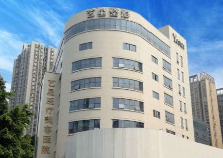 重慶藝星醫(yī)院整形美容怎么樣？院內(nèi)由多位醫(yī)生組成了一支實(shí)力比較強(qiáng)勁的醫(yī)生團(tuán)隊(duì)