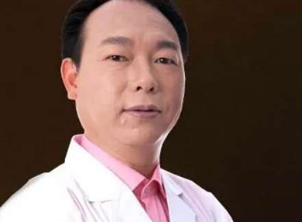 整形醫(yī)生黃澤春怎么樣?能夠?qū)鹘y(tǒng)的技術(shù)以及前沿的審美結(jié)合在一起