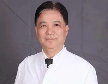 上海江華醫(yī)生隆胸怎么樣？已經(jīng)掌握了熟練的操作手法，比如隆胸，巨乳縮小等