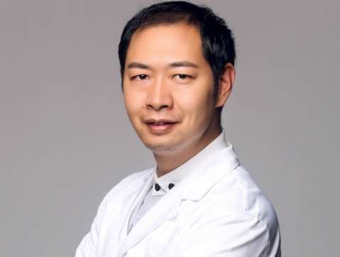 徐楠做雙眼皮怎么樣啦？擅長的項(xiàng)目有眼鼻部整形，自體脂肪移植