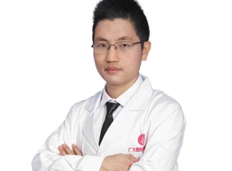 中國(guó)頜面整形專(zhuān)家排名分享！何錦泉醫(yī)生擅長(zhǎng)的手術(shù)比較多，在頜面整形上有自己的看法