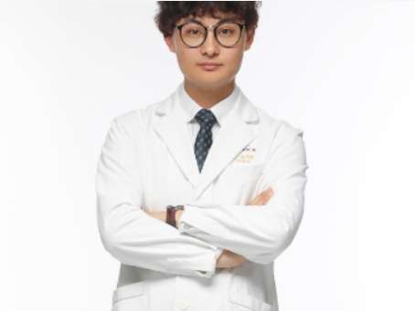 成都雙眼皮醫(yī)生司永杰怎么樣？在雙眼皮整形方面能力比較強，操作手法比較嫻熟