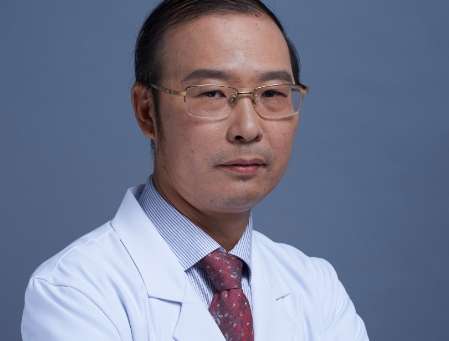 楊明勇做雙眼皮怎么樣？在眼部整形方面研究頗深，是一名主任醫(yī)師