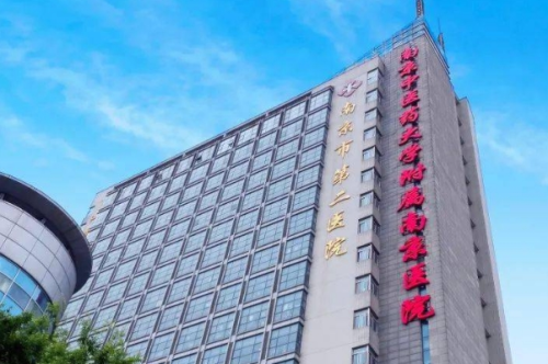 南京市第二醫(yī)院眼袋切除多少錢?劉寧|劉育鳳醫(yī)生技術(shù)對比