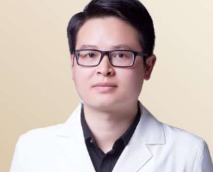 鐘穩(wěn)進吸脂做的怎么樣！鐘穩(wěn)進吸脂做的比較不錯，有獨特的操作手法