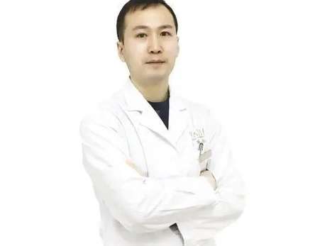 郎山虎做雙眼皮怎么樣？多次與日本，韓國，國內(nèi)的資深專家進(jìn)行同臺(tái)手術(shù)