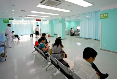 中山大學附屬口腔醫(yī)院鄭金絢正頜案例評價&價目表?