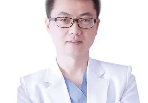 整形醫(yī)生陳秋思怎么樣？具備很高的美學(xué)素養(yǎng)，擅長去眼袋等面部整形手術(shù)