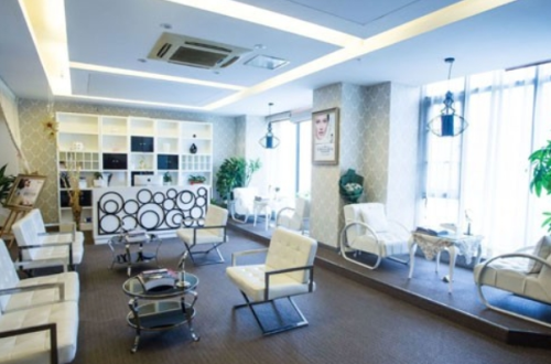 鄭州辰星醫(yī)療美容醫(yī)院玻尿酸豐唇怎么樣?何清磊|李虎星|董磊醫(yī)生技術測評