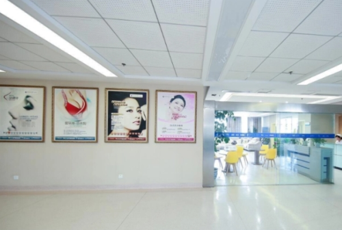 深圳南雅醫(yī)療美容門診部玻尿酸填充淚溝費用多少?蔣瑜|苗春來|萬蕓醫(yī)生技術(shù)能力