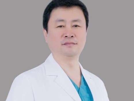 整形醫(yī)生李長(zhǎng)賦怎么樣？在鼻整形等方面有獨(dú)特的操作手法以及從事臨床工作有了10多年的時(shí)間