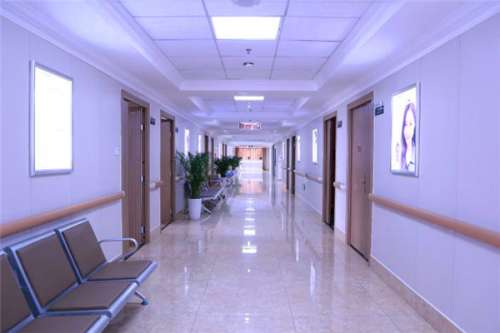 重慶常青藤醫(yī)療美容門診部三點(diǎn)雙眼皮怎么樣?劉懷樸醫(yī)生技術(shù)點(diǎn)評(píng)