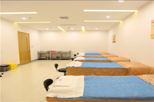 武漢艾美醫(yī)療美容醫(yī)院去眼袋怎么樣?樊輝華|敖晗|周異珣醫(yī)生技術(shù)特點(diǎn)