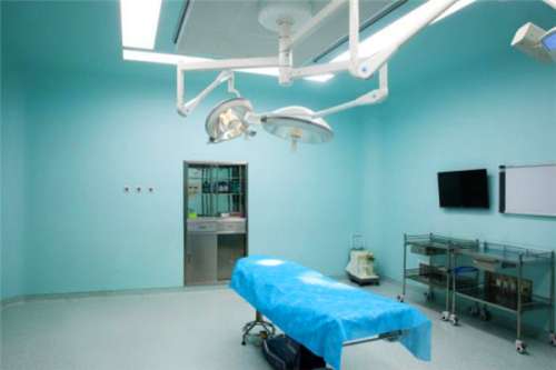 美萊醫(yī)學(xué)美容醫(yī)院（成都美萊）眼周凹陷填充怎么樣?何珊珊醫(yī)生技術(shù)點(diǎn)評(píng)