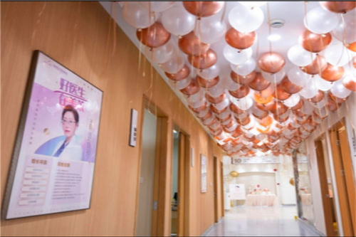 上海生命樹醫(yī)療美容門診部膠原蛋白注射淚溝怎么樣?李永輝|鐘衛(wèi)民醫(yī)生實(shí)力評(píng)測(cè)