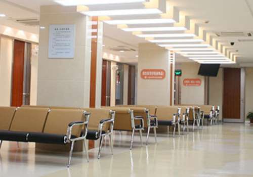 北京兒童牙齒矯正哪家醫(yī)院好？本文也是整理了北京兒童牙齒矯正哪家醫(yī)院好的內(nèi)容，供參考