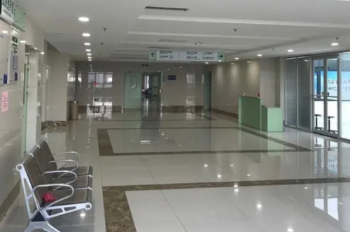 成都龍成歐菲醫(yī)療整形美容激光除皺需要多少錢?廖彬燕醫(yī)生實力對比