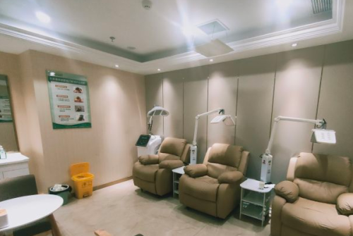 成都珍妍醫(yī)療美容門診部三點雙眼皮需要多少錢?黃華江醫(yī)生水平測評